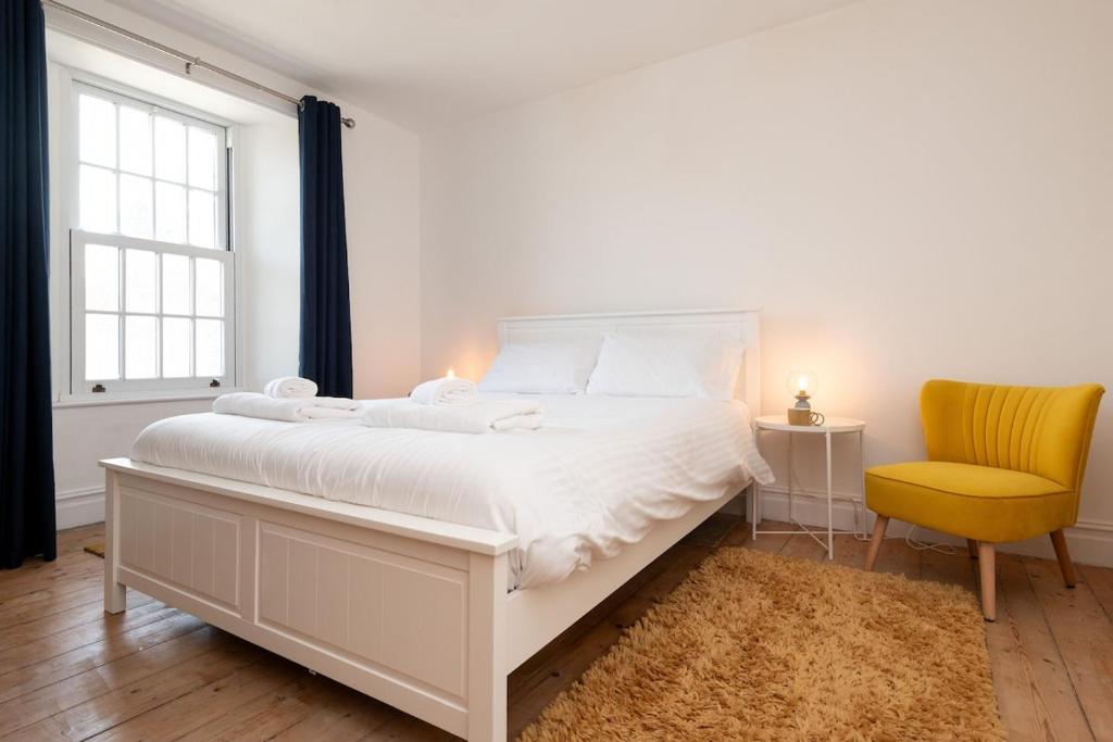 The Old Post Office - With Pub across the Road and Walking Distance to Padstow, St. Issey