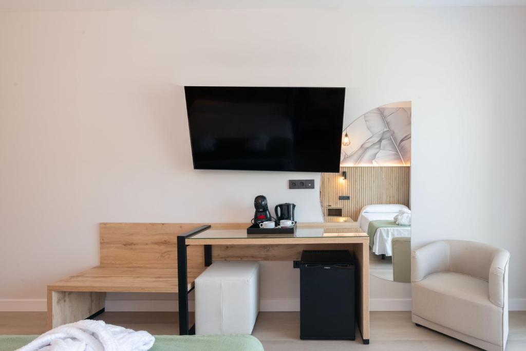 Hotel Parasol by Dorobe — Hotel rooms in Torremolinos, Andalusia