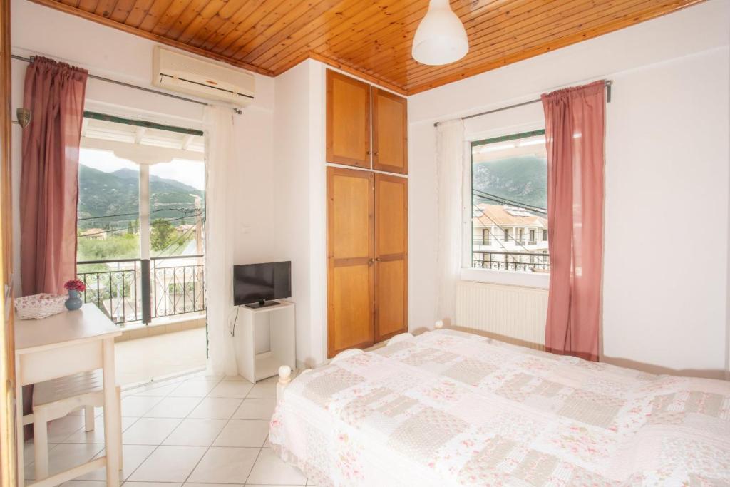 Camaraki Lighthouse, Nydri