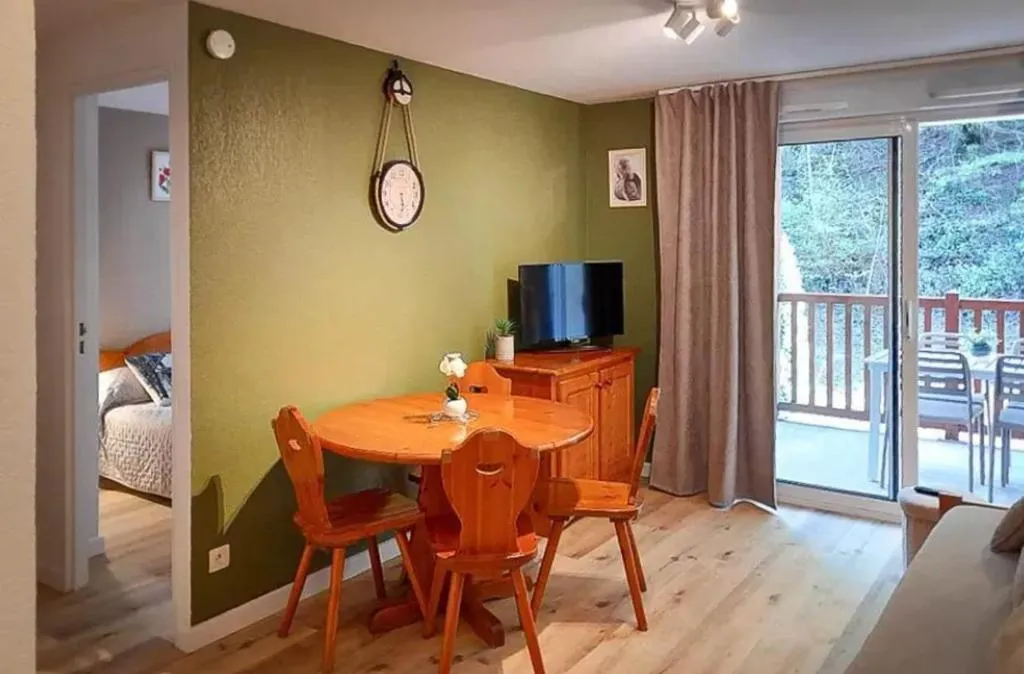 Appartement cosy à Saint-Lary-Soulan 28 m² avec piscine，位于圣拉里苏朗的酒店
