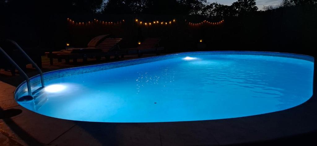 Pool House - 5