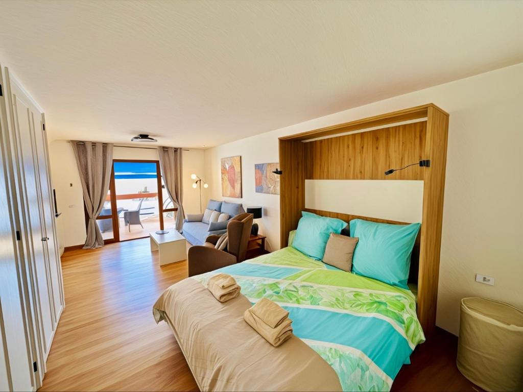Cozy Sunset view studio at Port Royale with heated pool and free Wi-Fi - 2