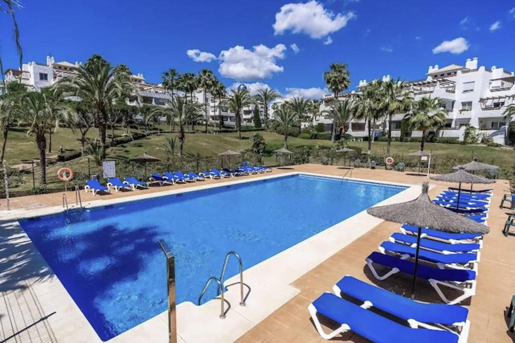 2BR apartment with pool and sea view - 5
