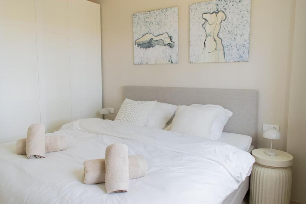 Luxurious 2 BR apartment with pool - 2