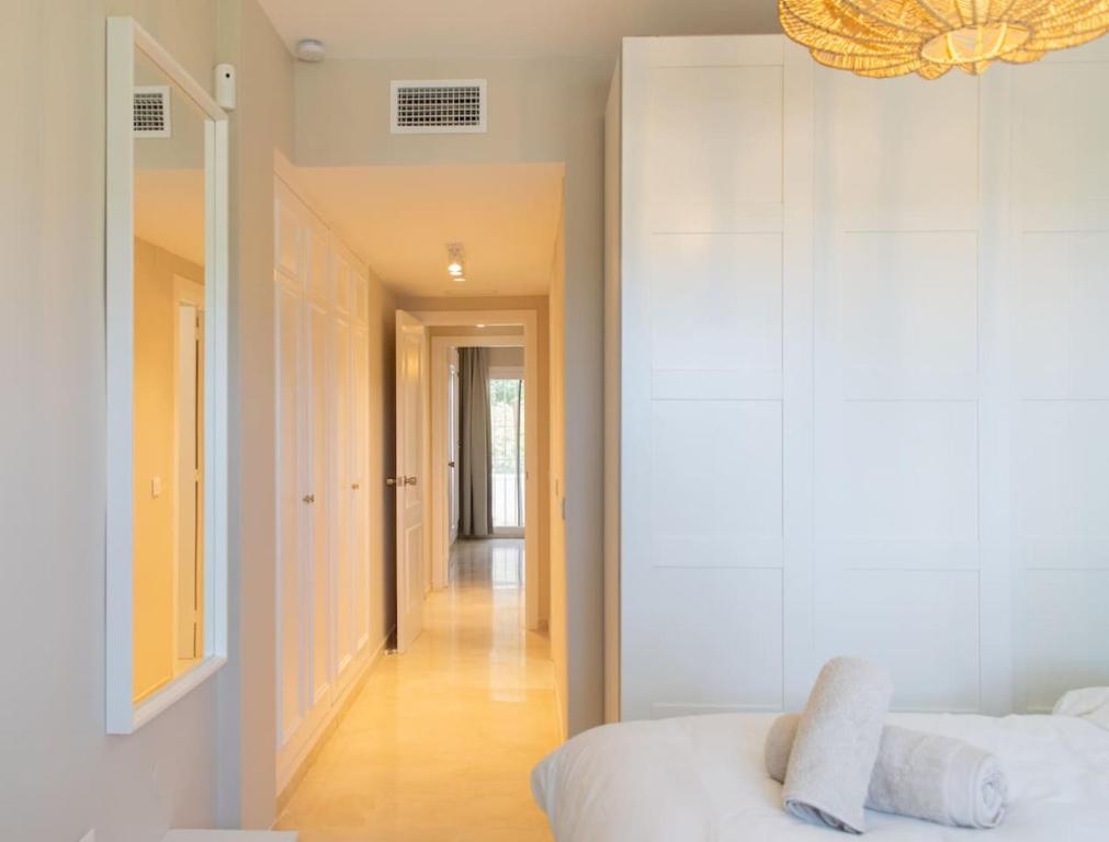 Luxurious 2 BR apartment with pool - 4