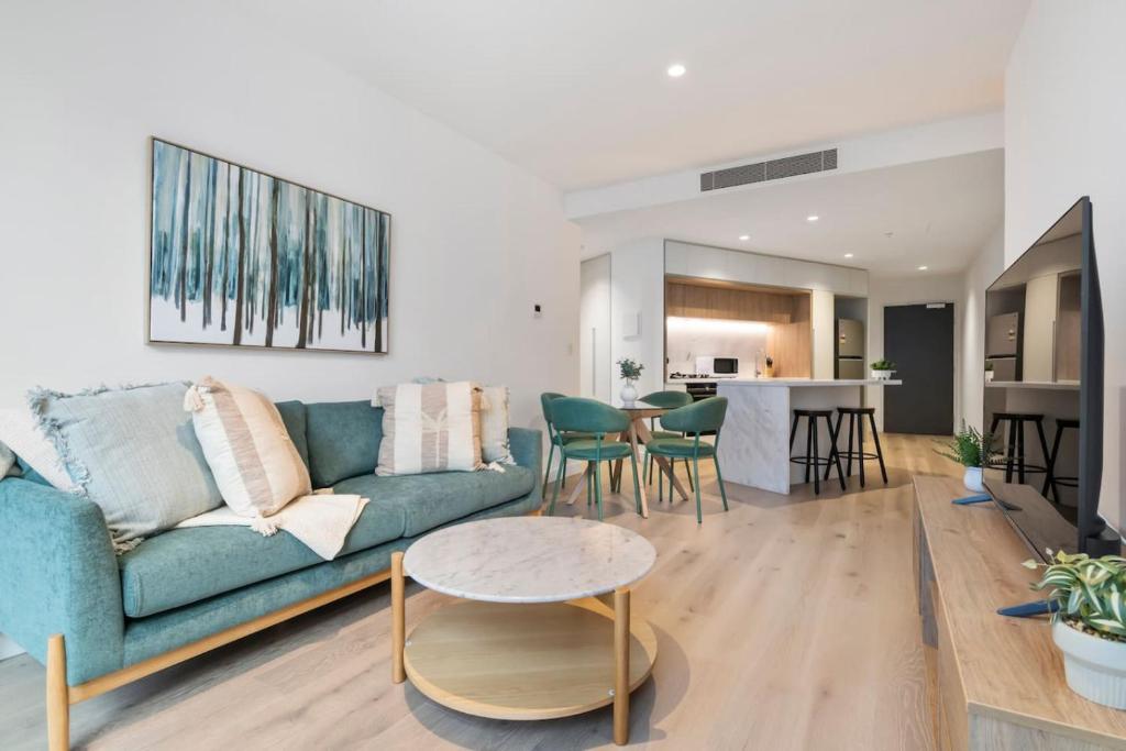 Opulent 2bd CBD Suite, Heated Pool, Gym, Library, Melbourne