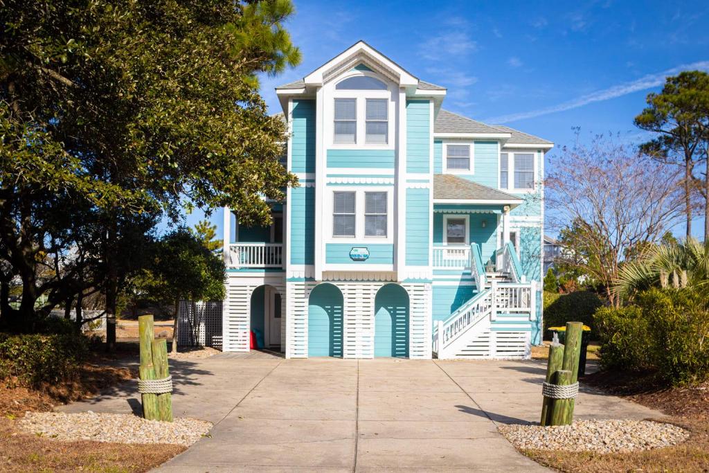 Coastal Charm with Pool Hot Tub & Resort Amenities, Corolla