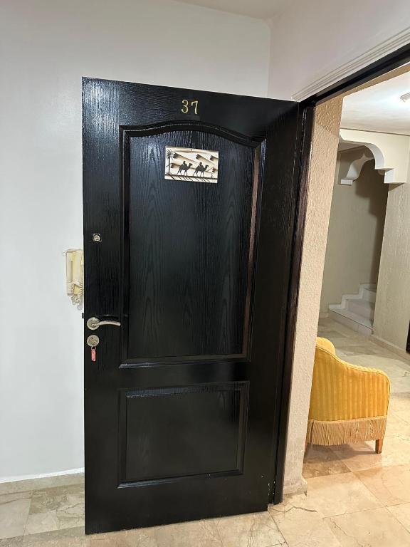 L'AUTHENTIQUE 37 face de la gare CTM Hivernage, Marakéš