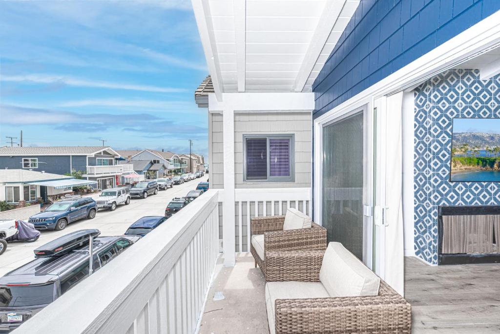Remodeled 4Br Duplex Steps From Beach & Boardwalk By Beachview Rentals, Newport Beach