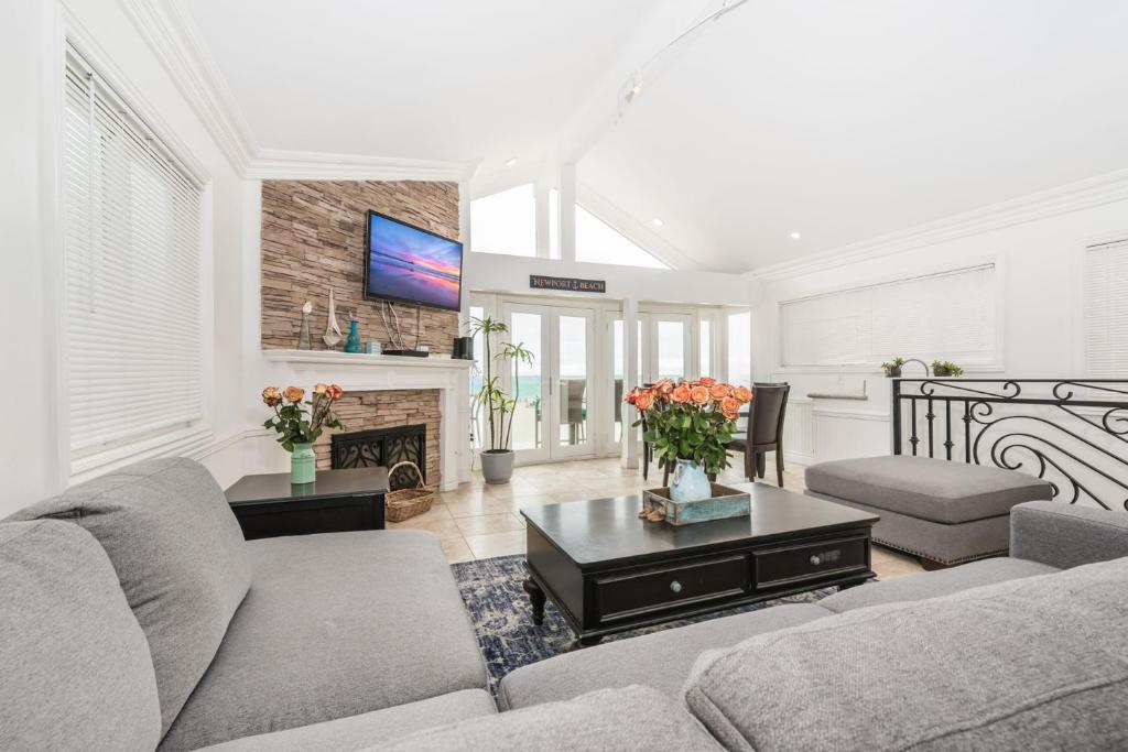 4Br Oceanfront W Ac & Panoramic Views In Coveted Location By Beachview Rentals, Newport Beach