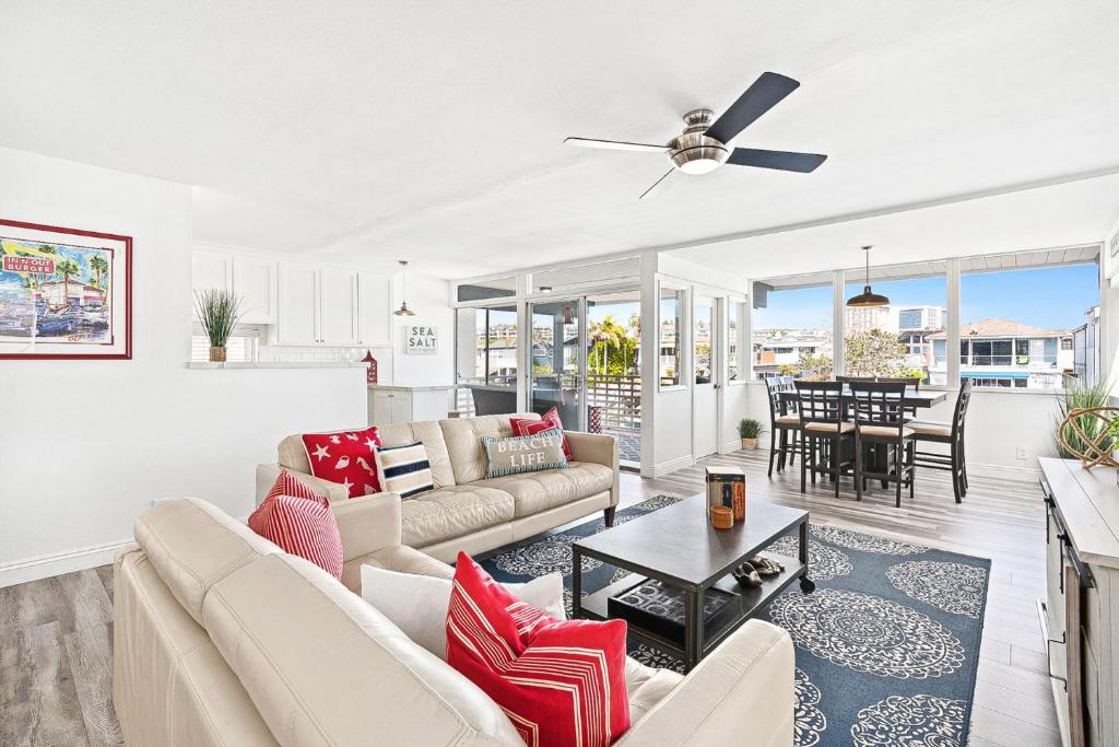 Stylish 3Br Bayfront W Balcony, Bbq & Waterfront Views By Beachview Rentals, Newport Beach
