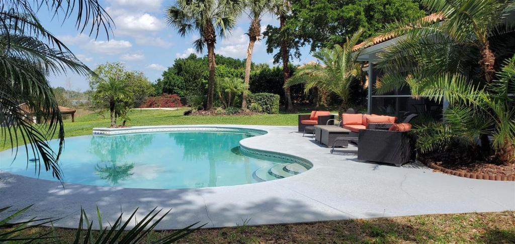 Sunset Cove, Clermont