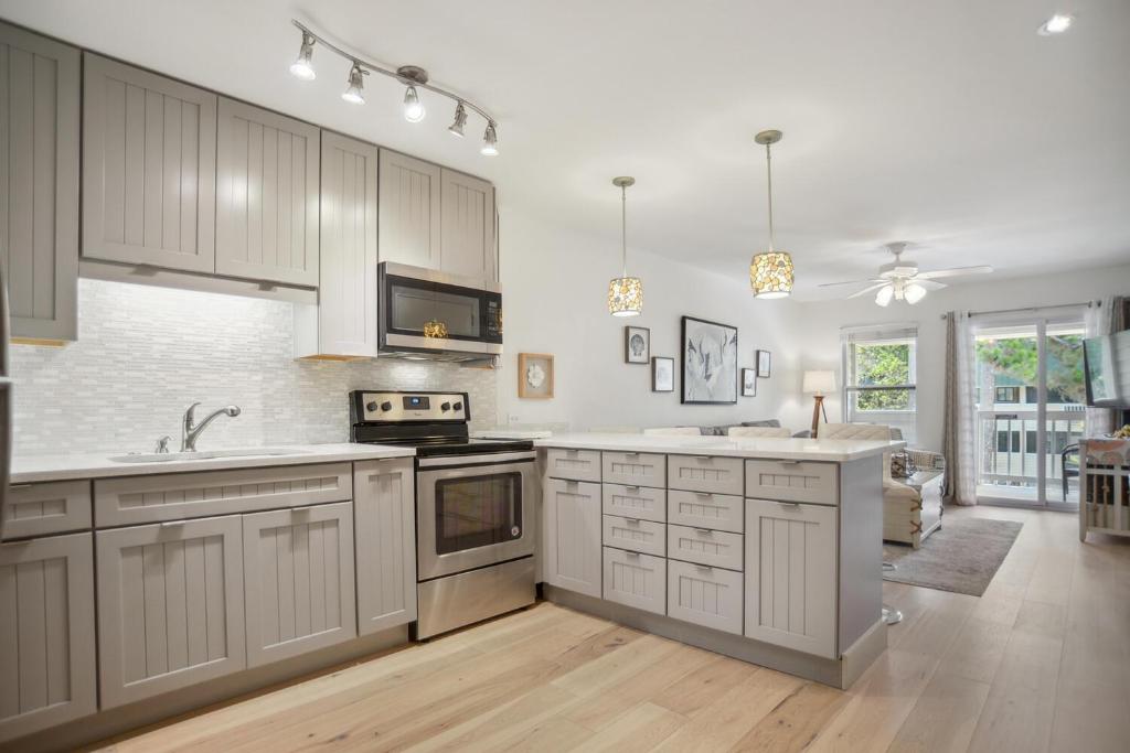 Stylish Upscale Beachside Villa Pool View, Hilton Head Island