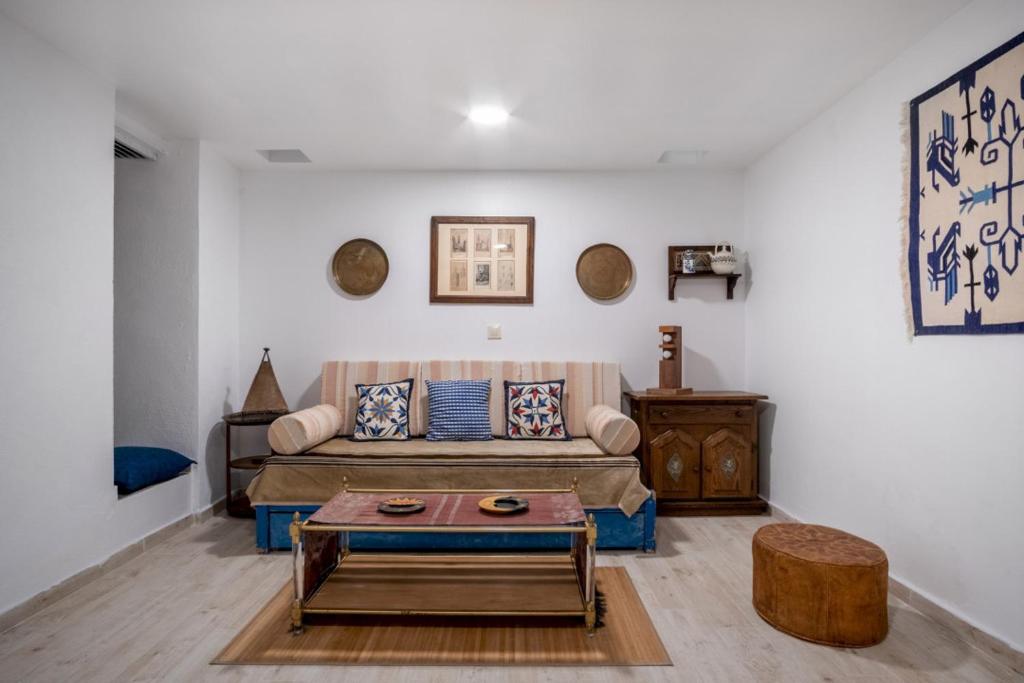 Cozy and Vintage-2Bedrooms 1.5Bathrooms-Malasaña - 1