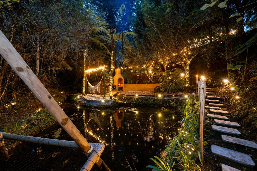 Luxury Cabin w Lake, HotTub, Cinema, Fire Pit, BBQ - 2