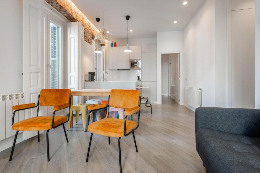 Centrally located bright -4Bedrooms 3Baths- Sol - 3