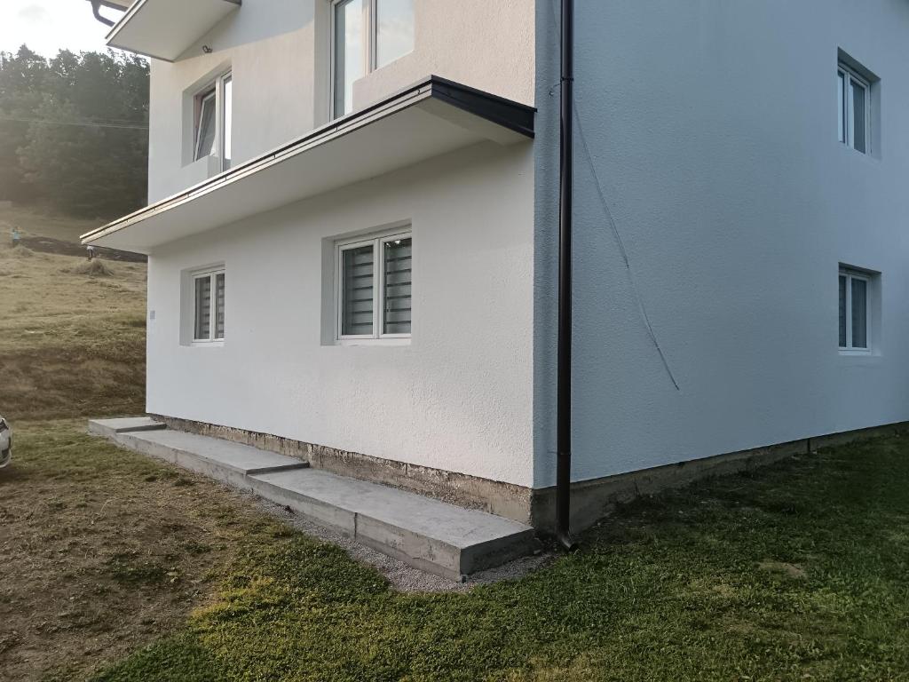 Mirni Raj - 3