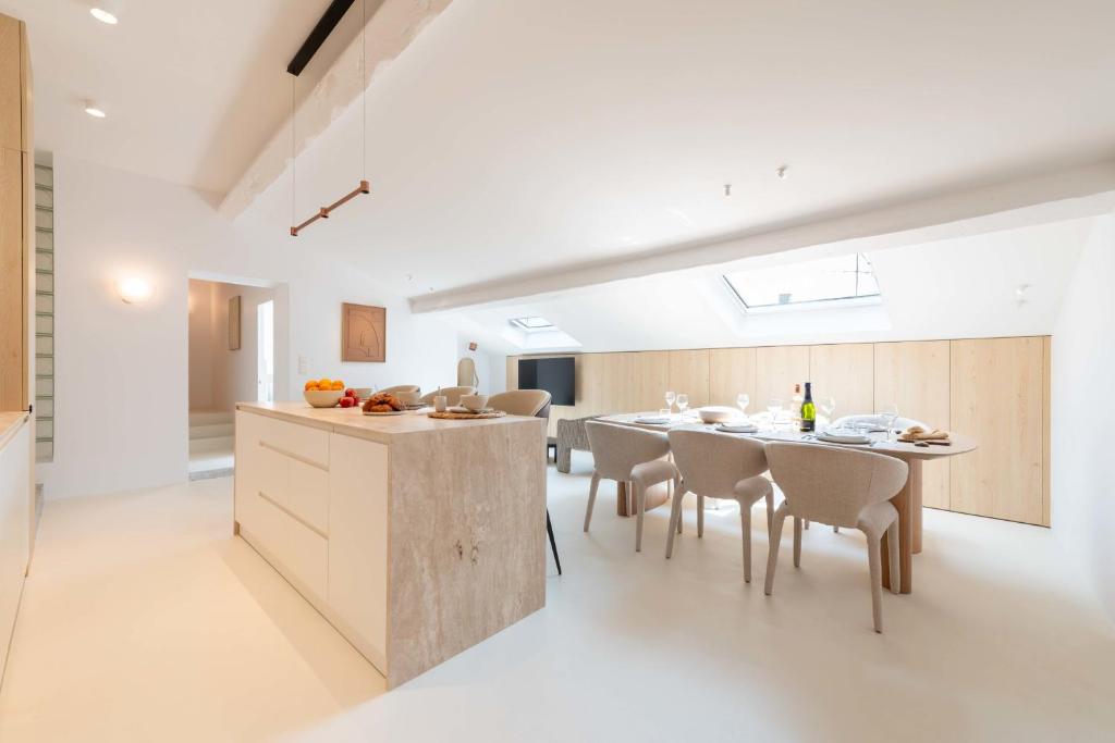 3-Br Attic Duplex Heart of Cannes - 1