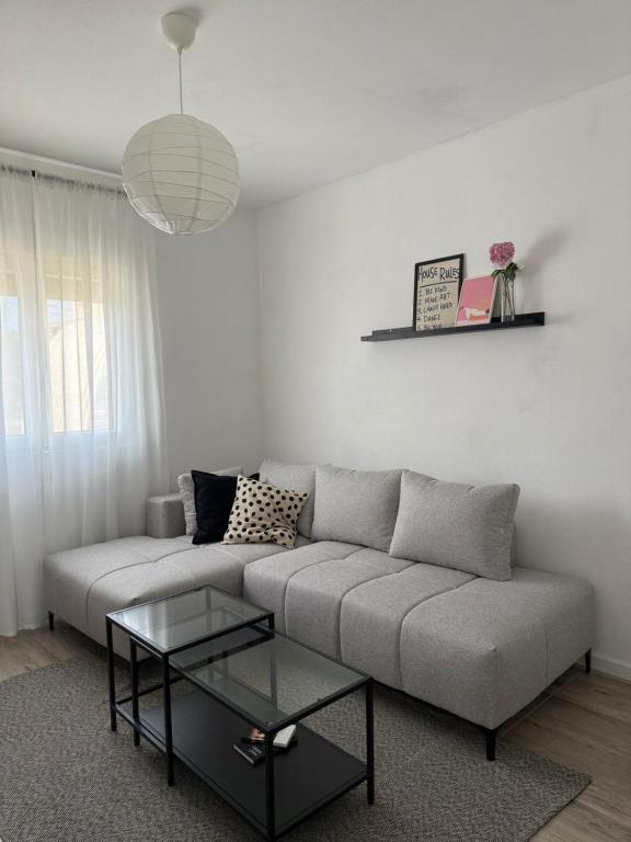 Cloud 9 Apartment, Lajkovići