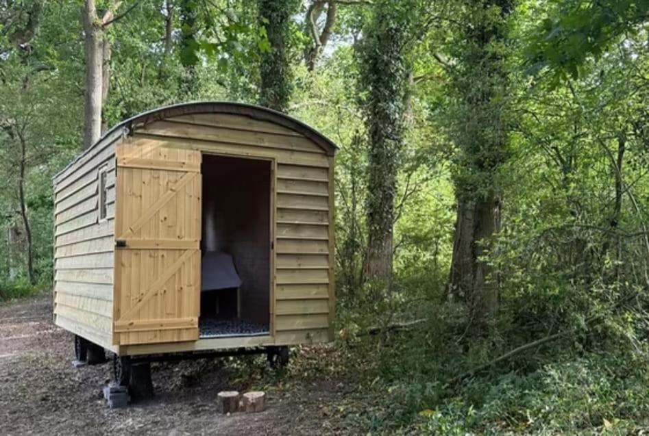 Little Brook Glamping, Salfords