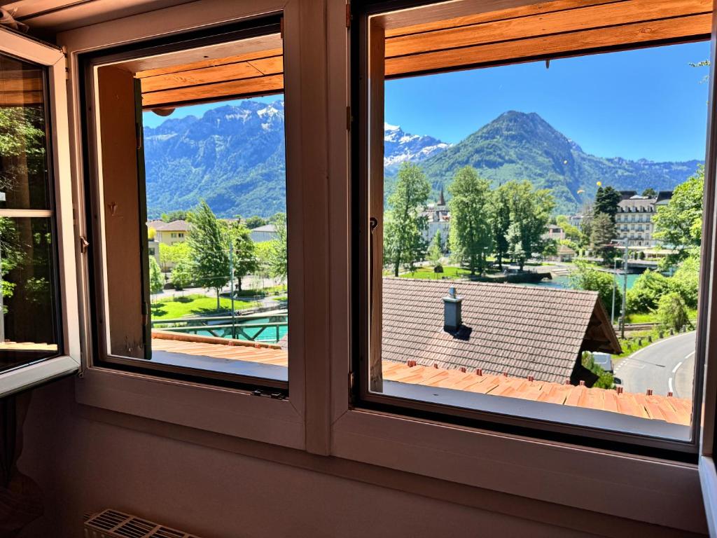 River 4-Kissed Retreat with Iconic Jungfraujoch View - 4