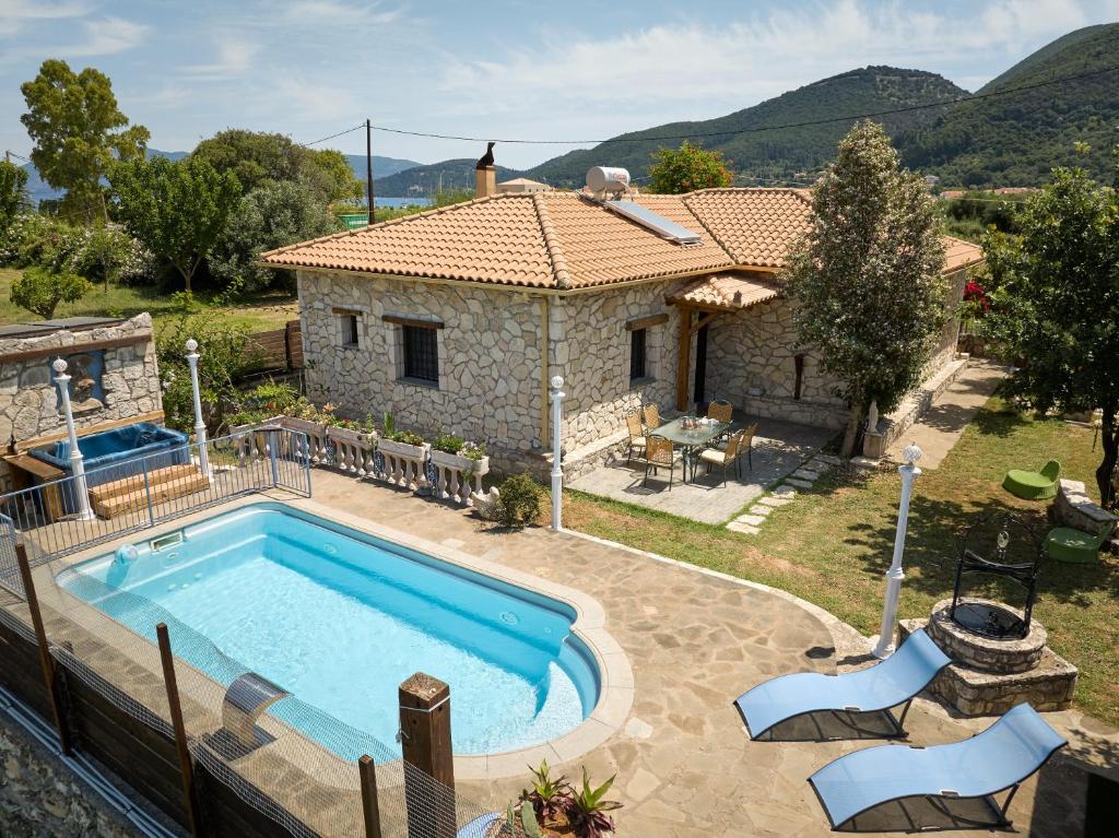 Rodakas Seaside Nest, Sami