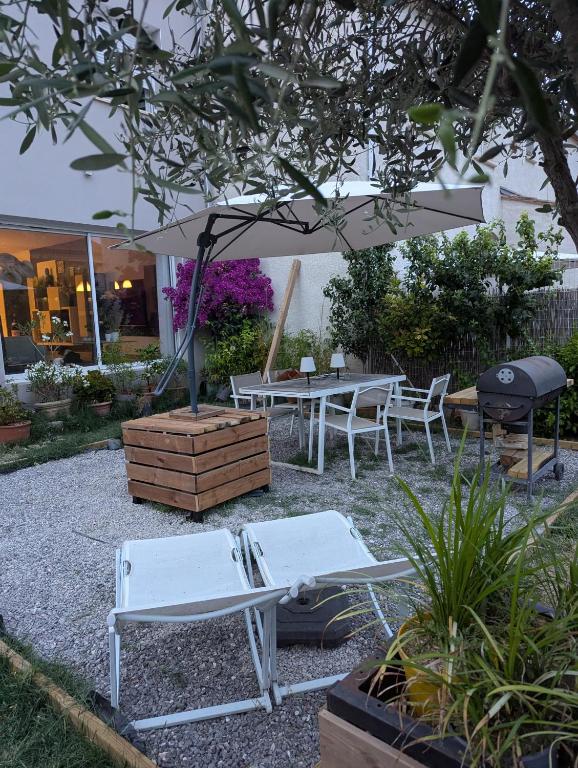 La Maison du Soleil & du Calme Centre-ville à Pied Parking Privé à Nîmes ! - 5