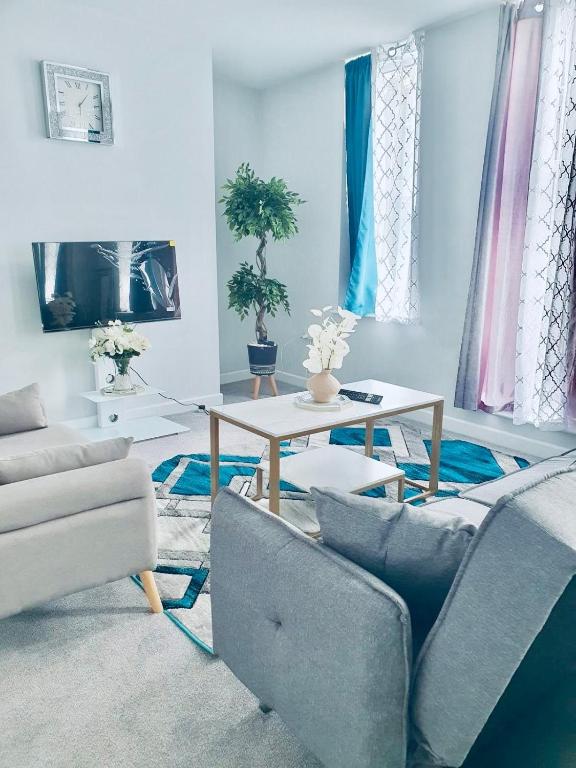 Rochester Castle, 2 Bed Modern Apartment, Wainscot