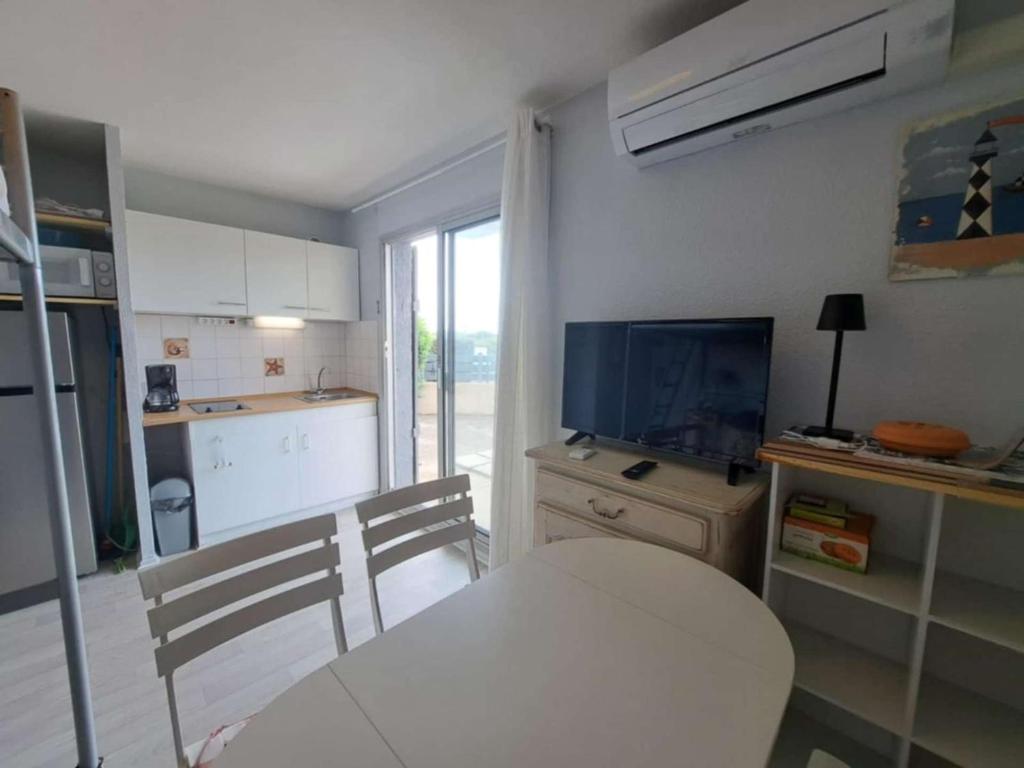 Studio rénové avec climatisation, terrasse et parking à Marseillan-Plage - FR-1-326-862 - 3