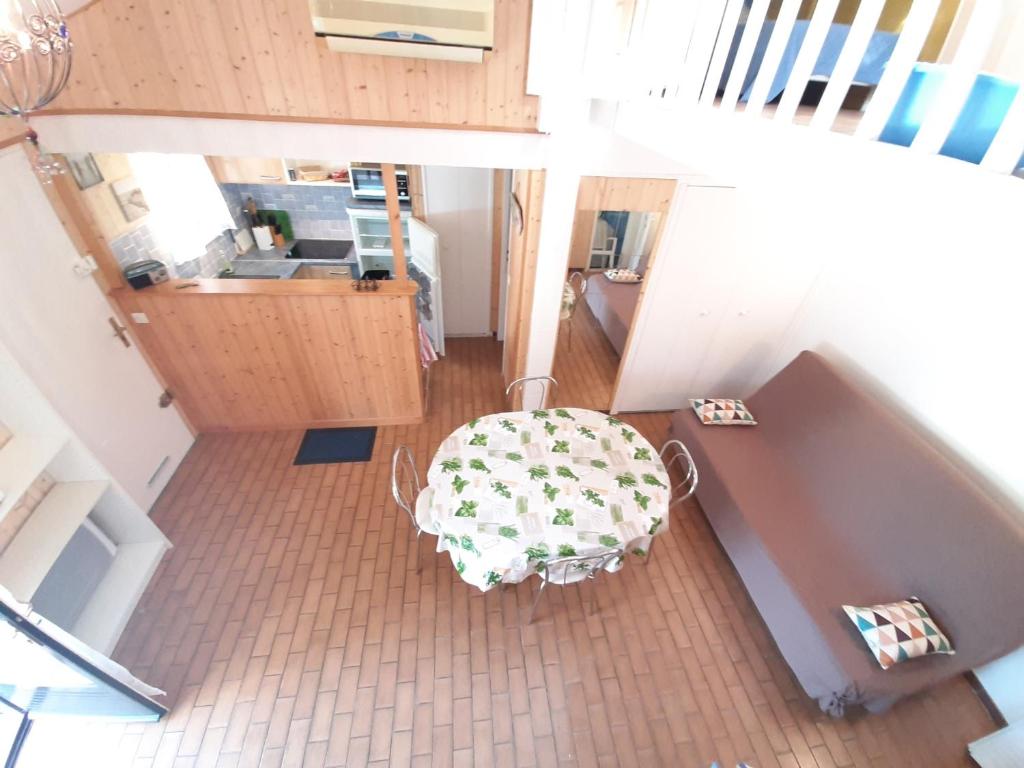 Maison moderne entre forêt et océan, avec jardin et terrasse. - FR-1-239-425 - 3