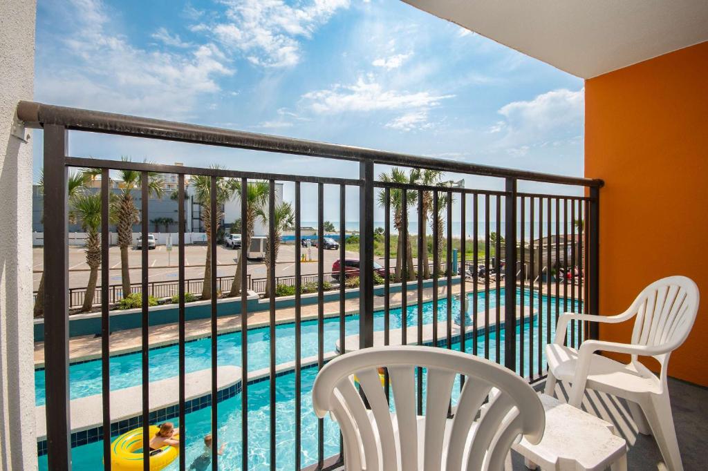 *OCEANVIEW & NEW* Queen Beds*Pools Galore*Cool Retro Vibe*M21, Myrtle Beach