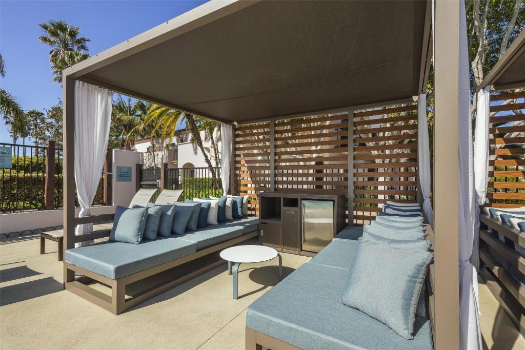 منتجع هيلتون سانتا باربرا بيتش فرونت (Hilton Santa Barbara Beachfront Resort)