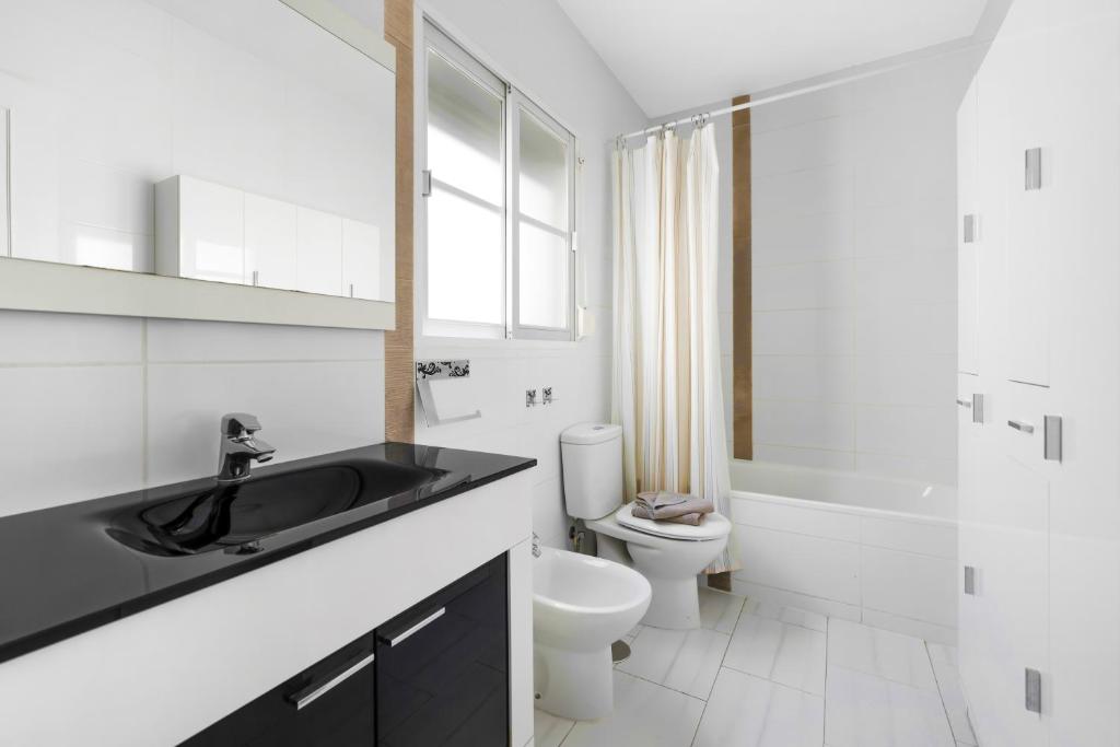 3BR Villa Fuengirola Quiet Area Terrace Pool - 5