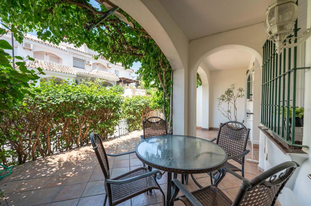 3BR Villa Fuengirola Quiet Area Terrace Pool - 1