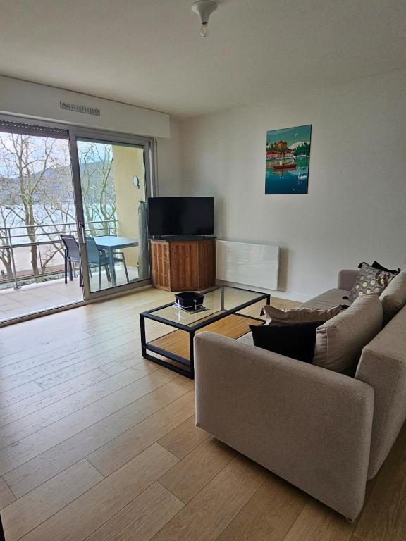 Annecy centre , Vue lac, ascenseur 4 pers - 5