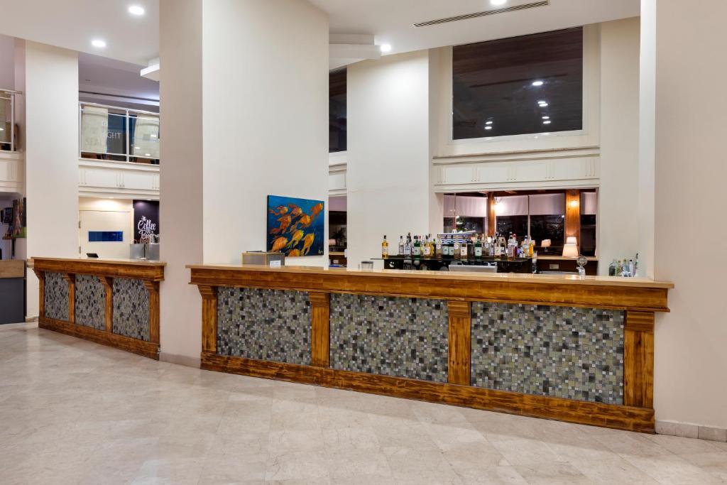 Sealight Resort Hotel — Restaurant & bars in Kuşadası, Aydin