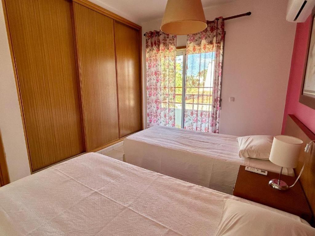 Apartamentos Santa Teresinha — Hotel rooms in Alvor, Faro