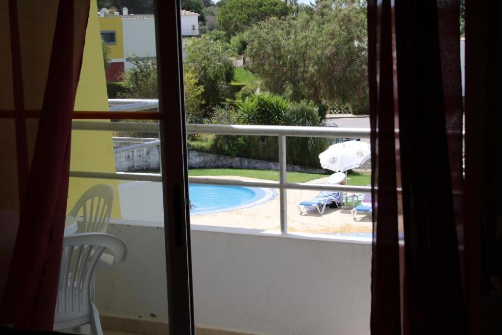 Apartamentos Santa Teresinha — Swimming pool in Alvor, Faro