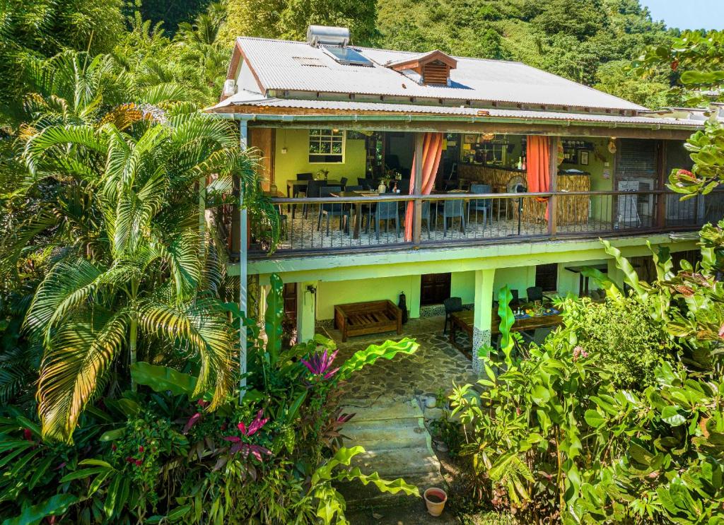 Exterior view, Hibiscus Valley Inn in Marigot