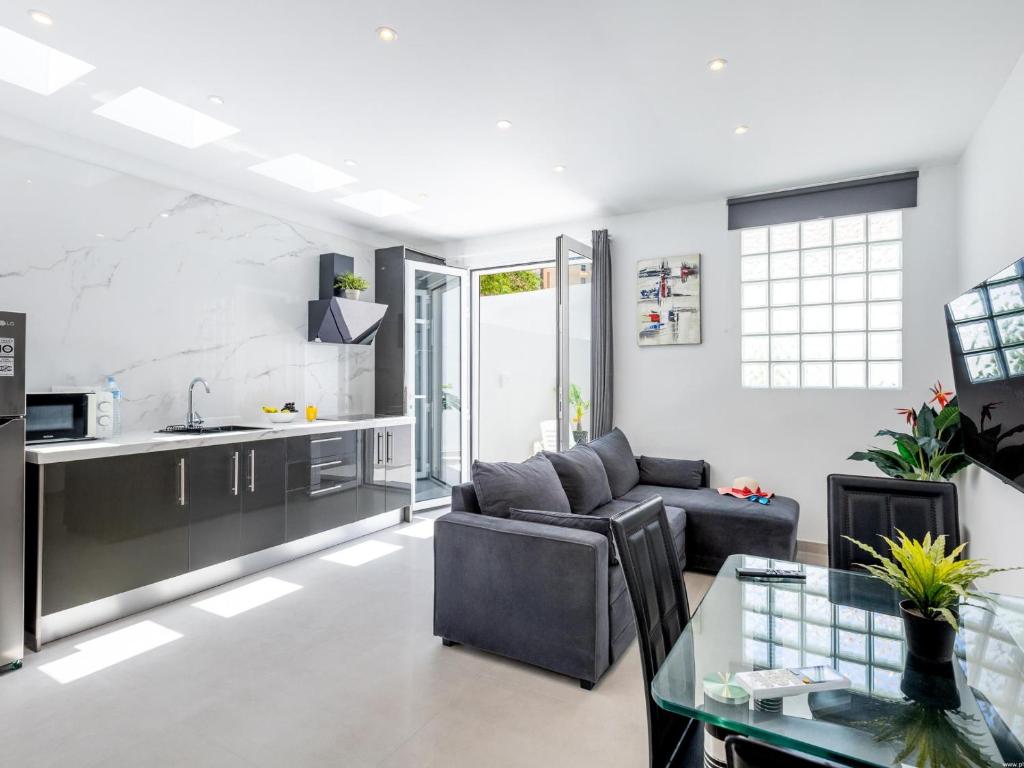 3 Charming Apartment in Las Americas, Playa de las Americas