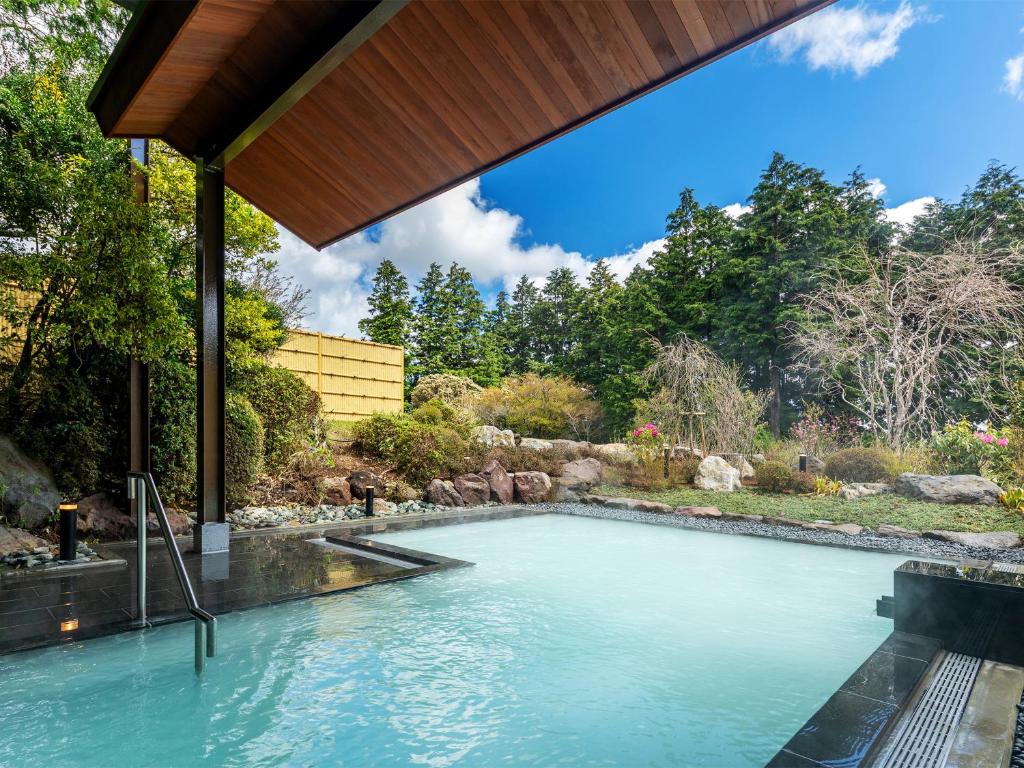 อ่างแช่น้ำร้อนกลางแจ้ง