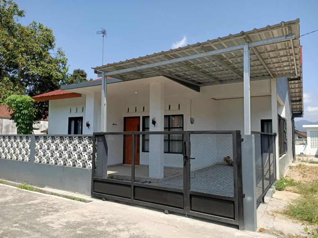 Gemi Homestay Magelang, Banyurojo