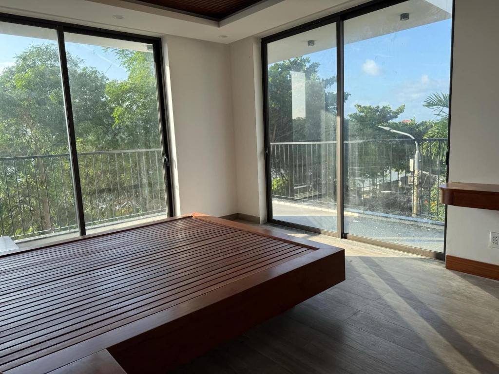 GLOSS Home, Kon Rung (1)