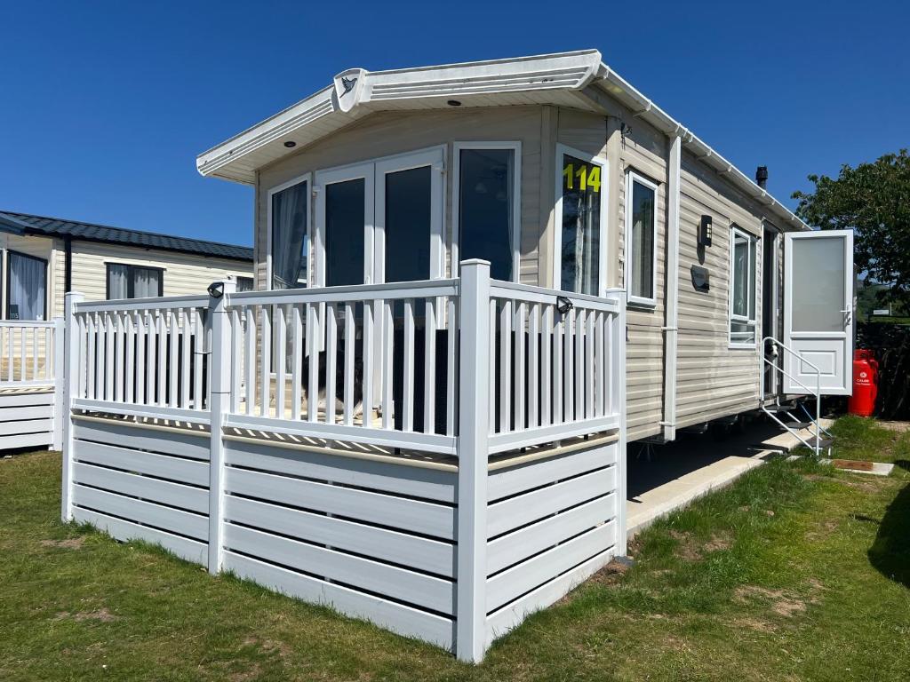 Sher, My Happy super static, Llanddwywe