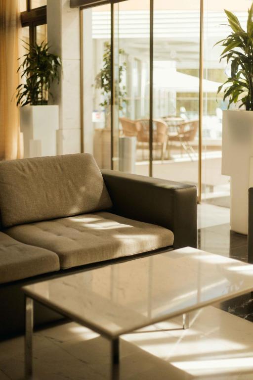 フロント・ロビー