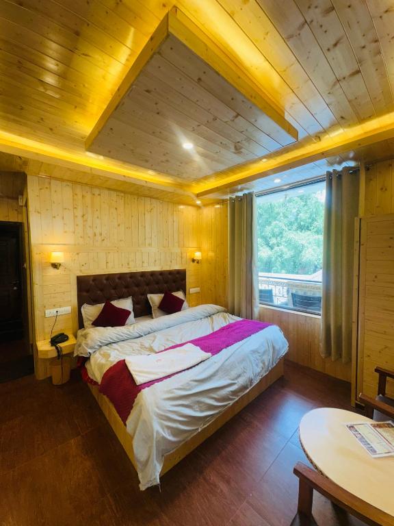 Himalayan Regency #nearmallroad #primelocation, Manāli