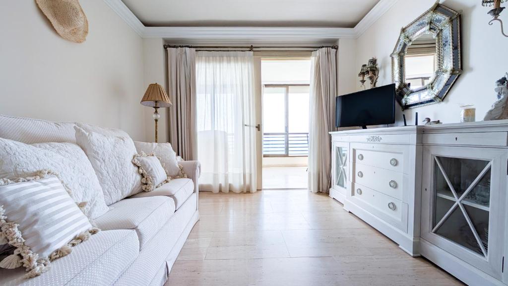 LAS ARENAS beachfront apartment - 4