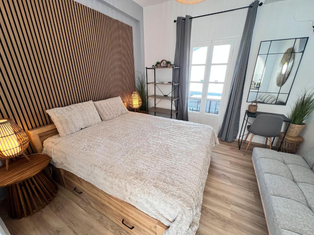 aeolian blu 5, Parikia