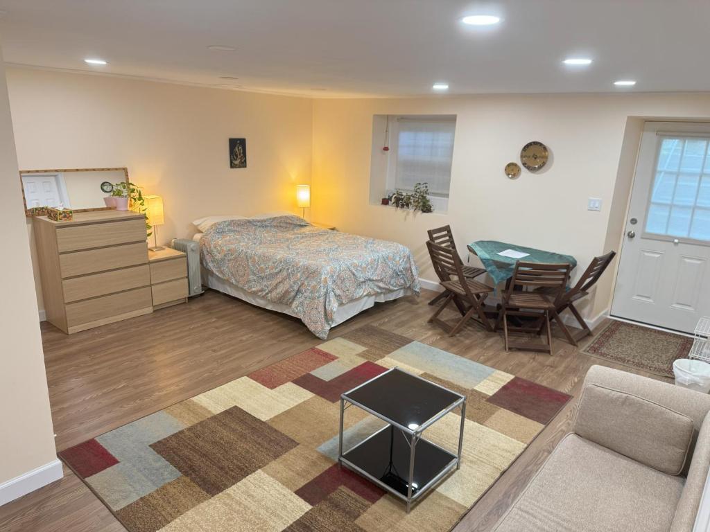 Private Walk-Out Suite & Kitchen, Oakton