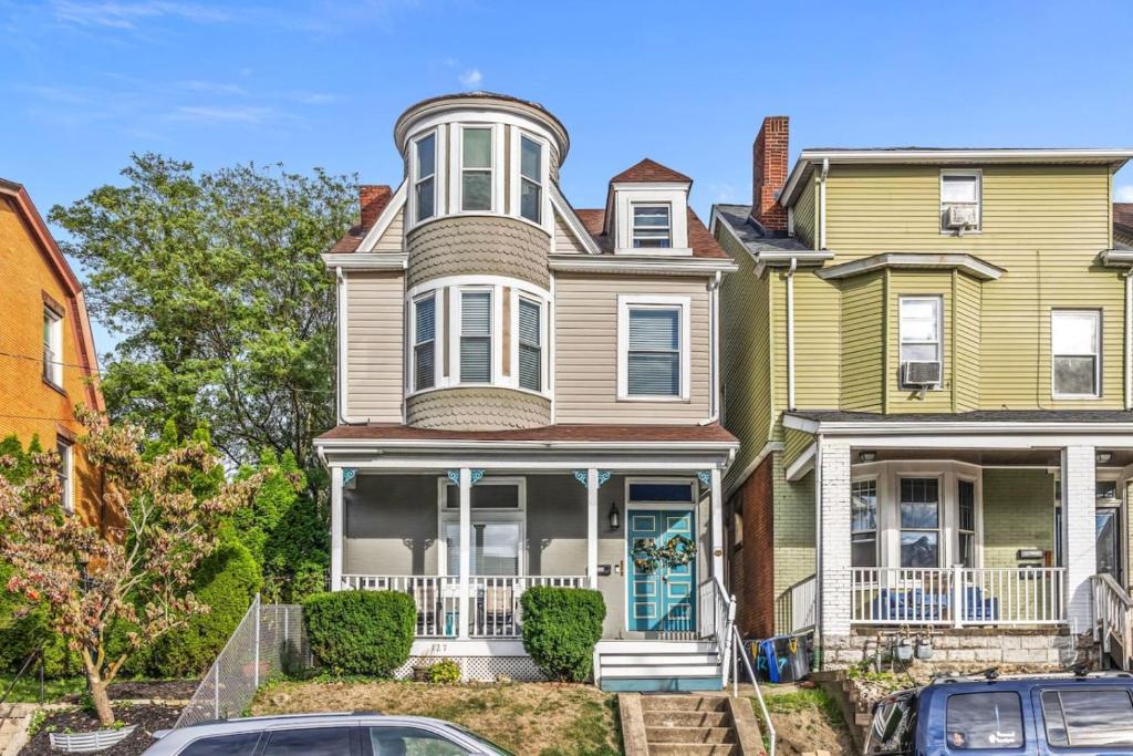 The Ultimate Fan's Retreat 5BR near all the Action, Pittsburgh